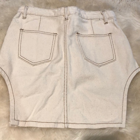 PRETTYLITTLETHING Contrast Stitch Cut Out Skirt - Picture 3 of 4